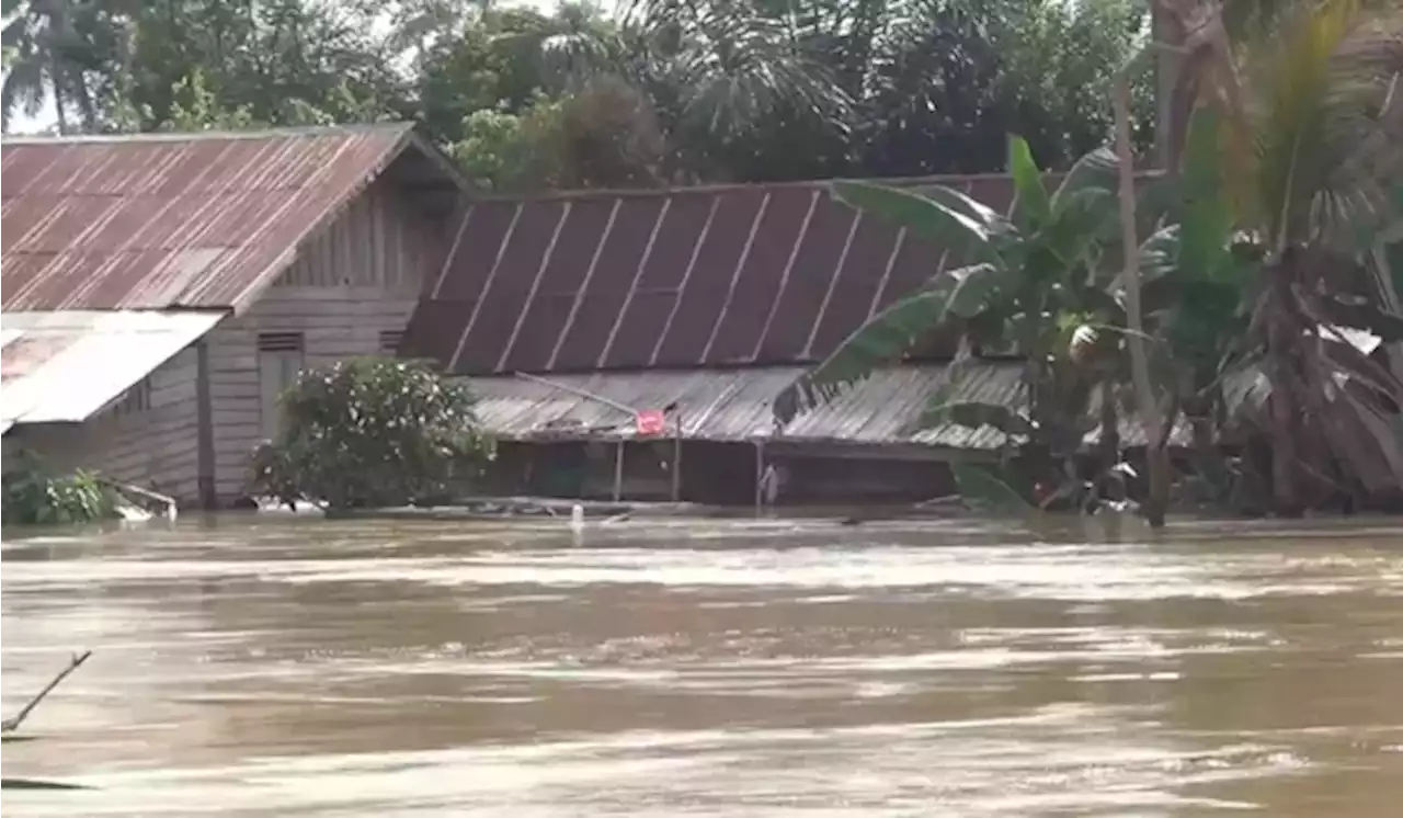 TNI AL Salurkan Bantuan Logistik untuk Korban Banjir di Paser Kalimantan Timur