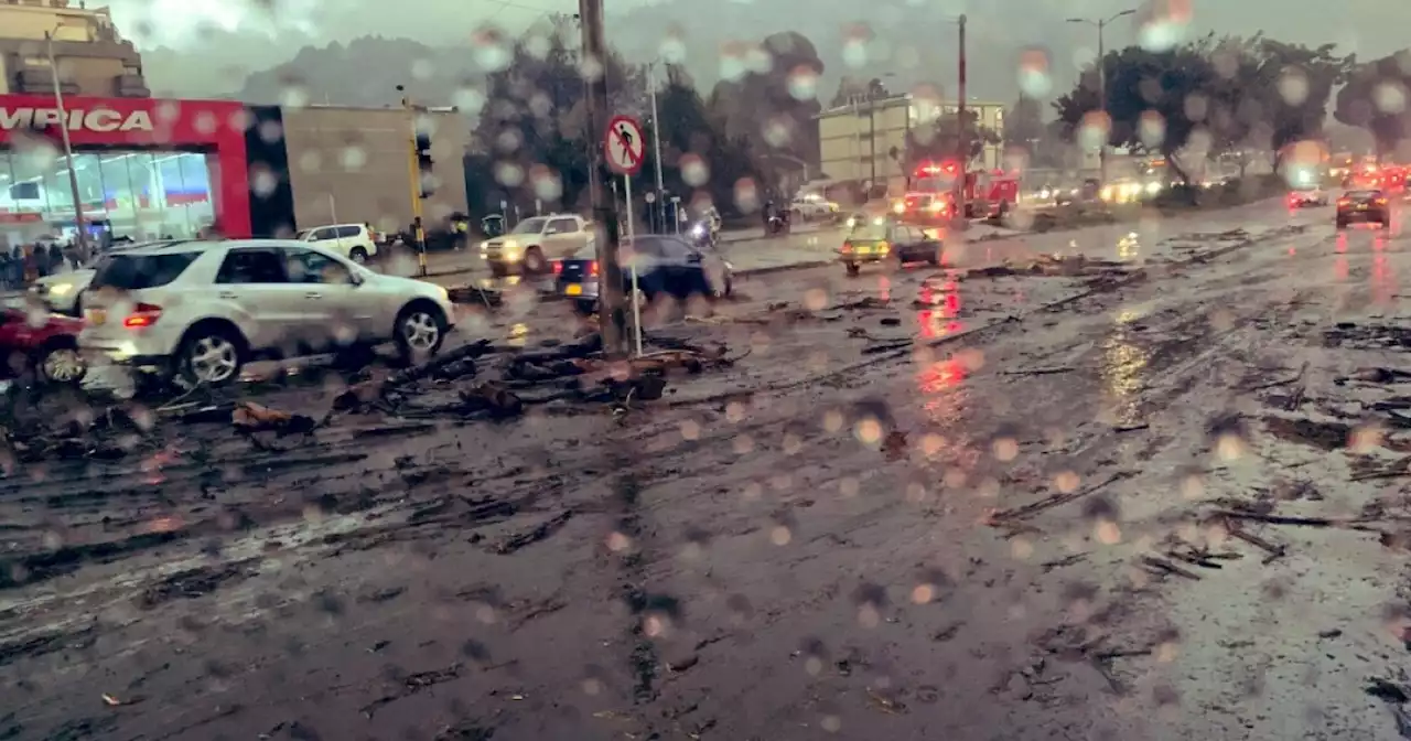 Videos: terrible inundación en la vía La Calera por fuertes lluvias en el norte de Bogotá