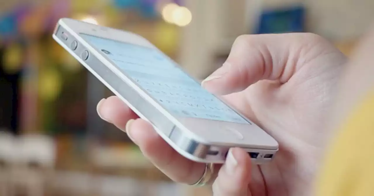 FCC now requires phone carriers to block scam text messages