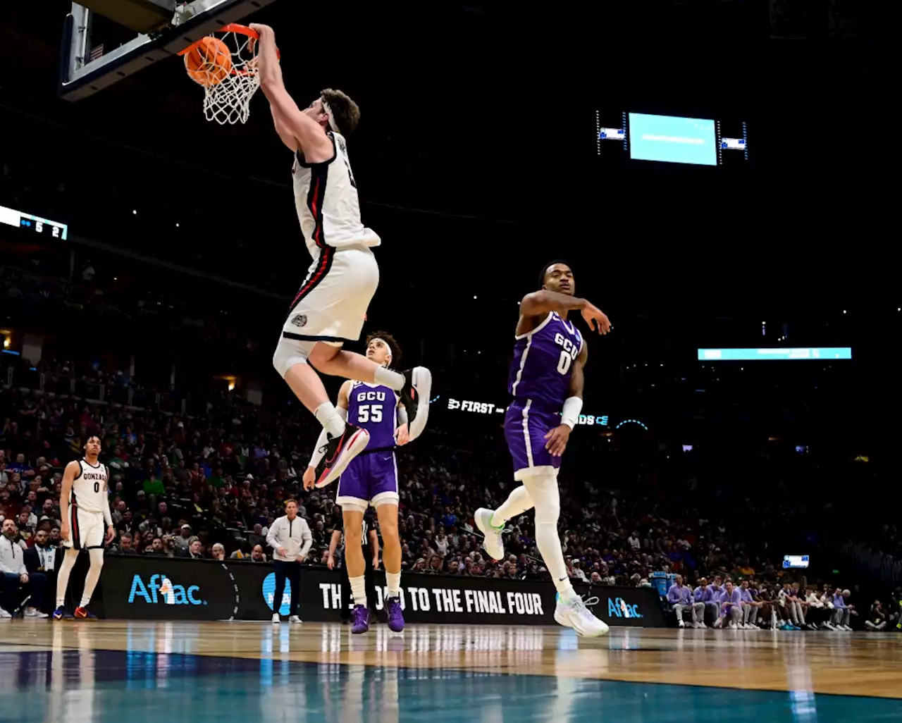 Unfazed by Purdue’s stunning March Madness loss, Drew Timme and Gonzaga cruise: “We’ve got our own circus to deal with.”