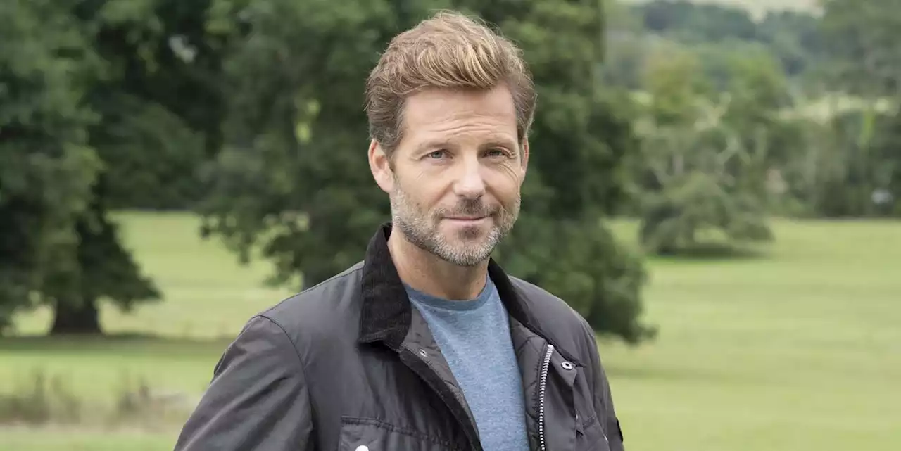 Beyond Paradise’s Jamie Bamber breaks down that almost kiss