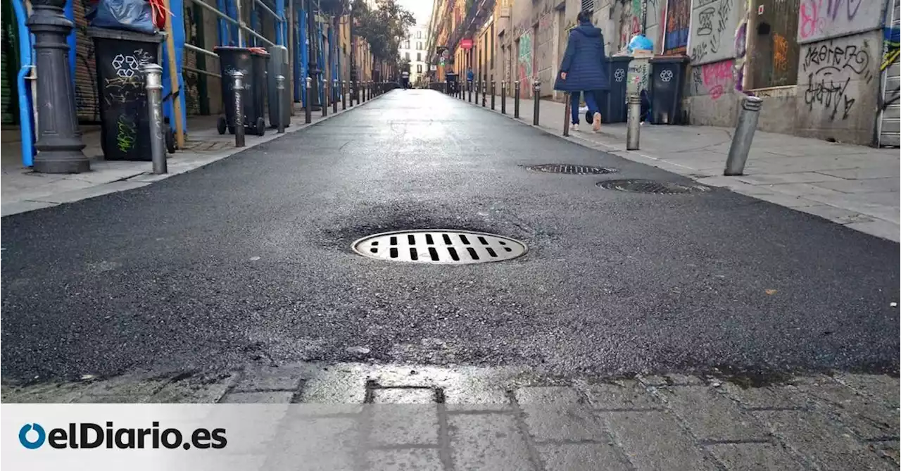 El asfalto impreso sustituye los adoquines de 28 calles de Madrid: críticas en redes y defensa cerrada del Ayuntamiento