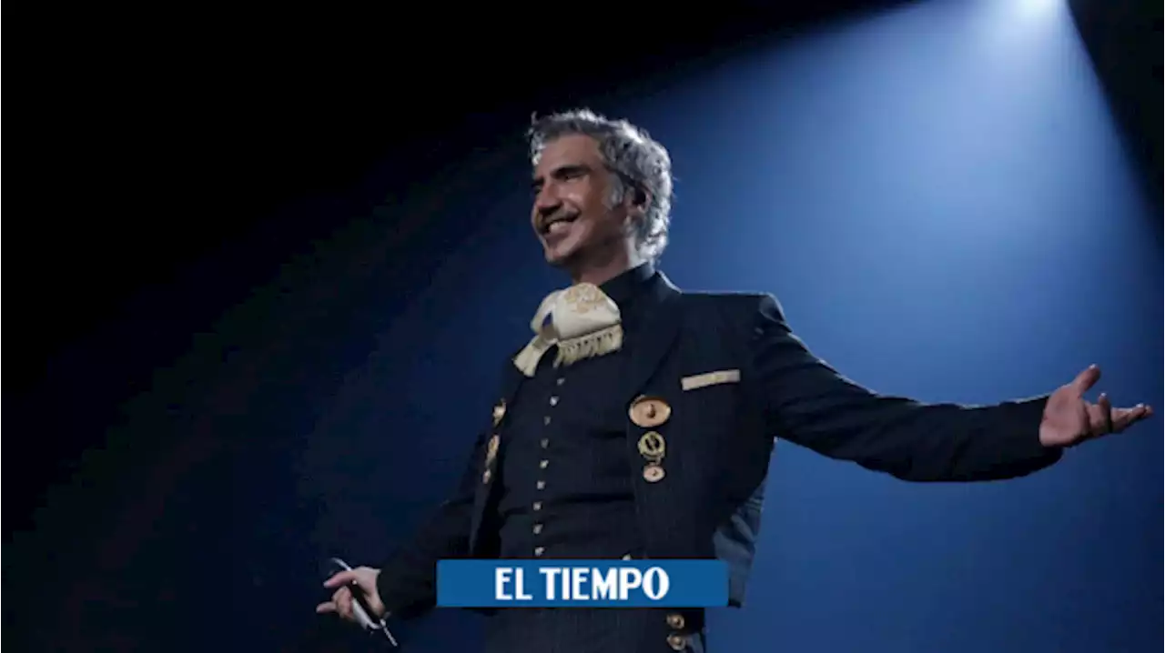 Alejandro Fernández le cantó a su padre Vicente en el Movistar Arena