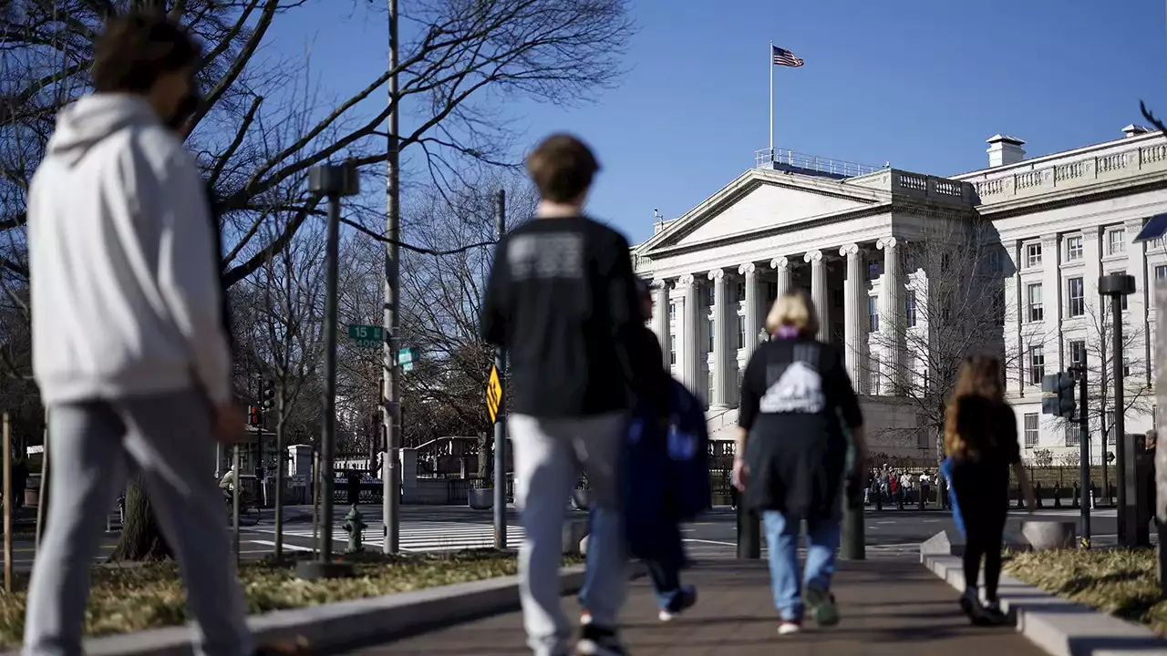 Banks borrow record-breaking $160B from Fed crisis lending programs