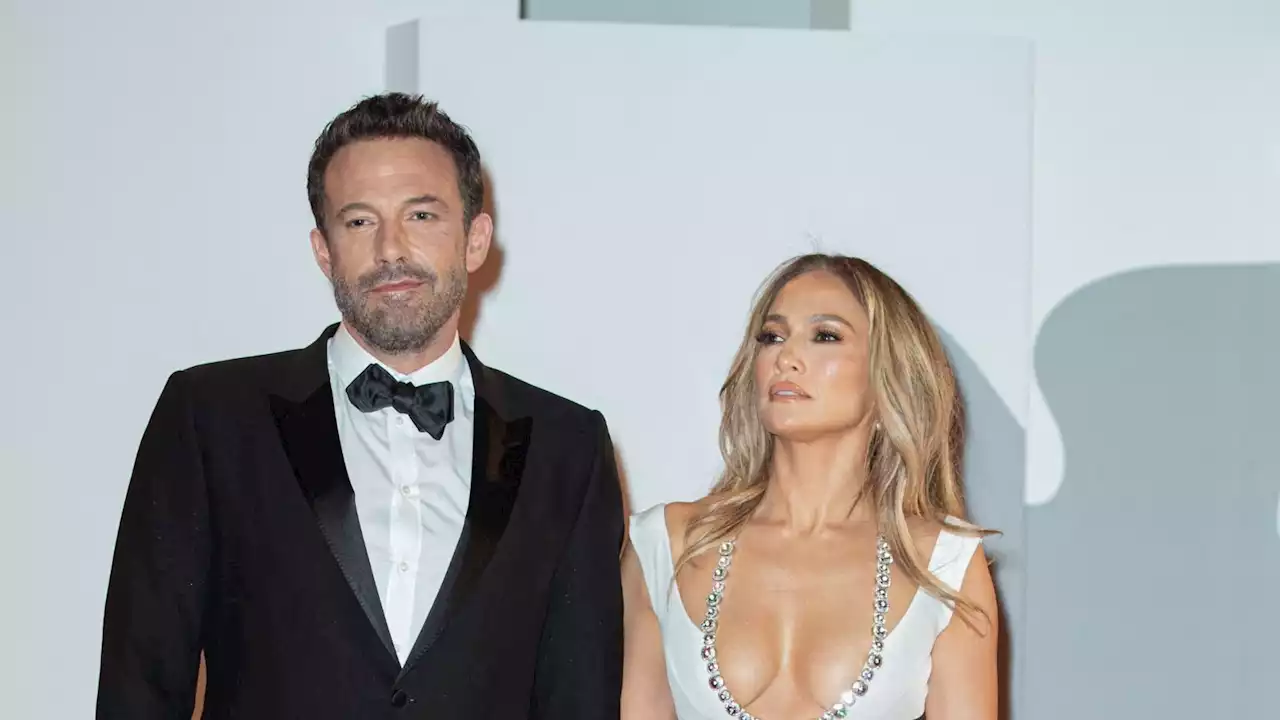 Ben Affleck blasé aux Grammys ? Voici ce que Jennifer Lopez lui a vraiment murmuré à l'oreille lors de la soirée