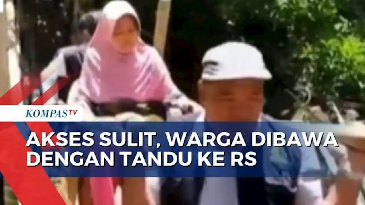 Akses Jalan Terjal dan Licin, Warga Gowa Terpaksa Ditandu ke Rumah Sakit!