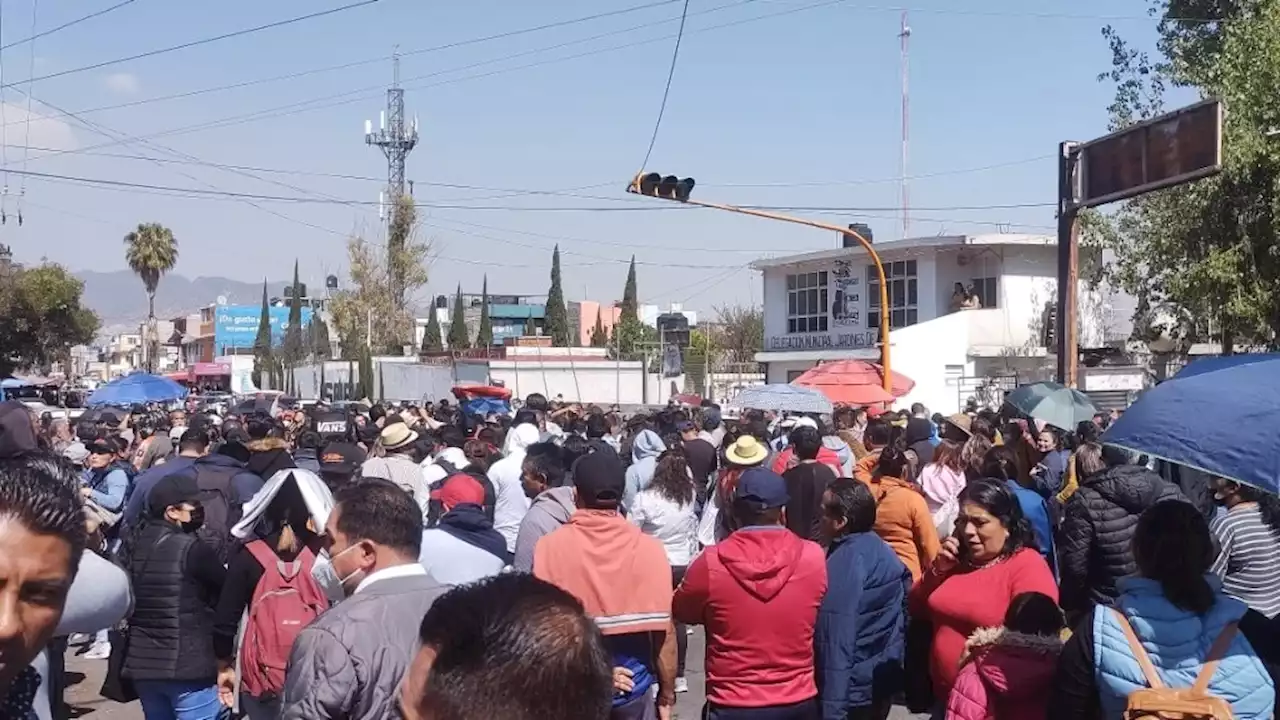 Profesores del SNTE bloquean vialidades de Tultitlán y Ecatepec