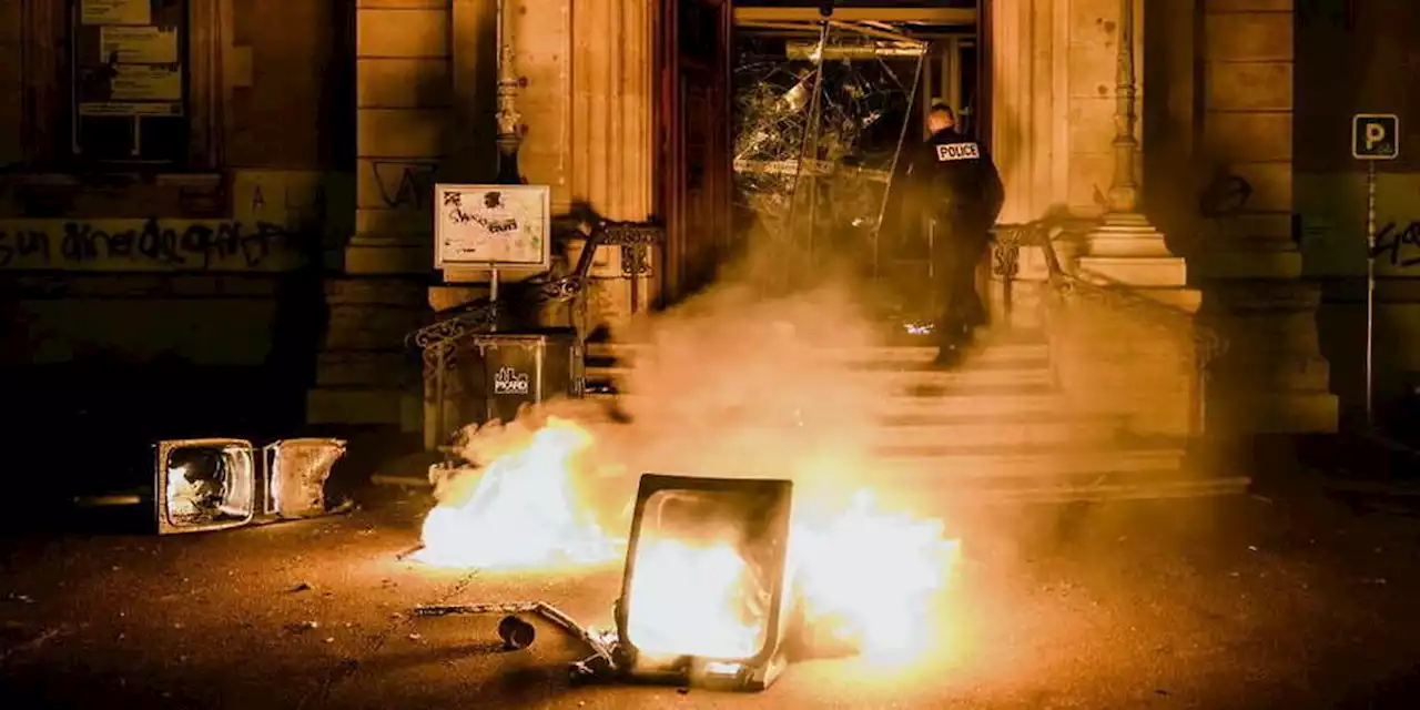 Réforme des retraites : une mairie de Lyon « vandalisée » en marge d'une manifestation