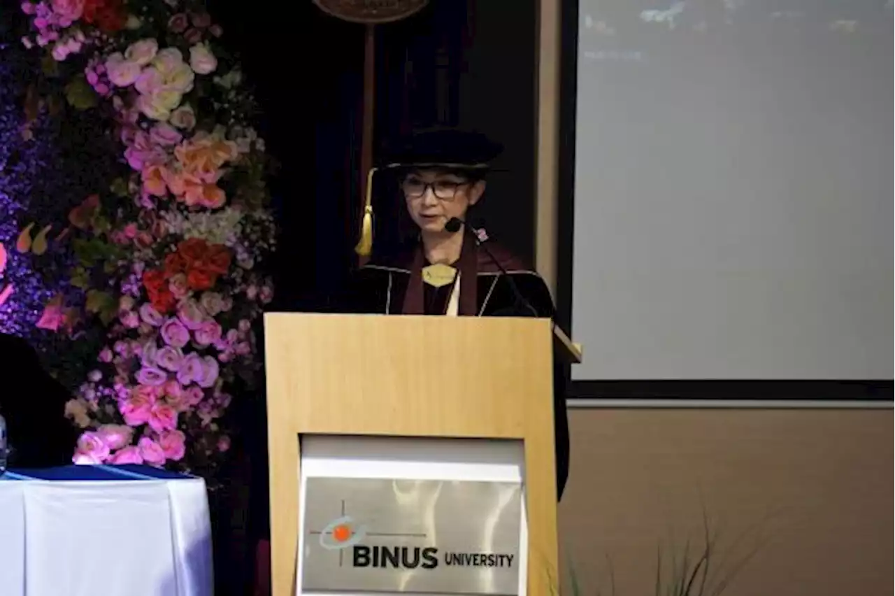 Prof. Clara Orasikan Teknologi Di Linguistik Terapan