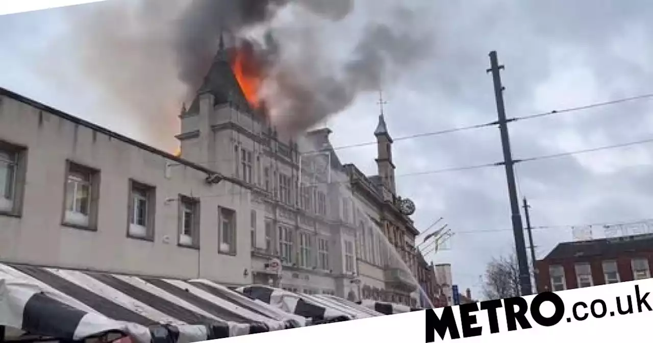 Bar owners apologise after promoting hot wings in front of burning bank