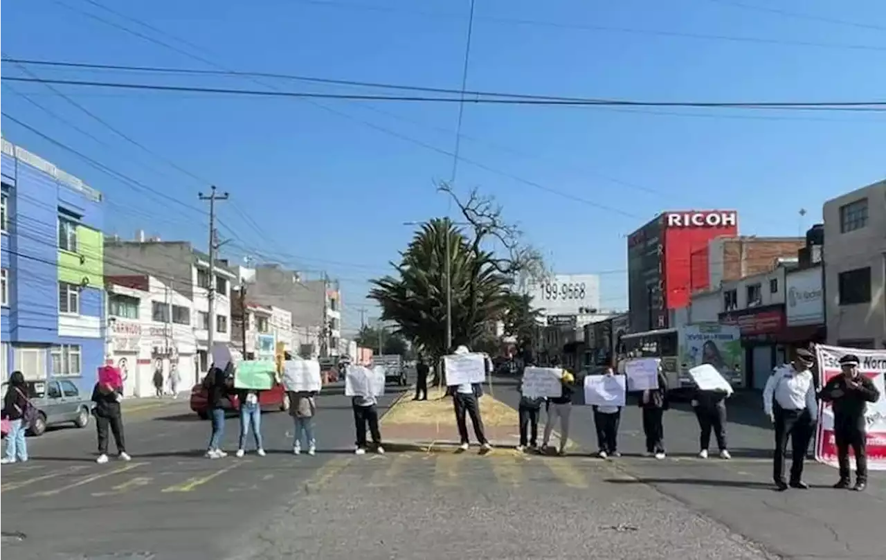 Manifestación de estudiantes de la Escuela Normal No.1 de Toluca