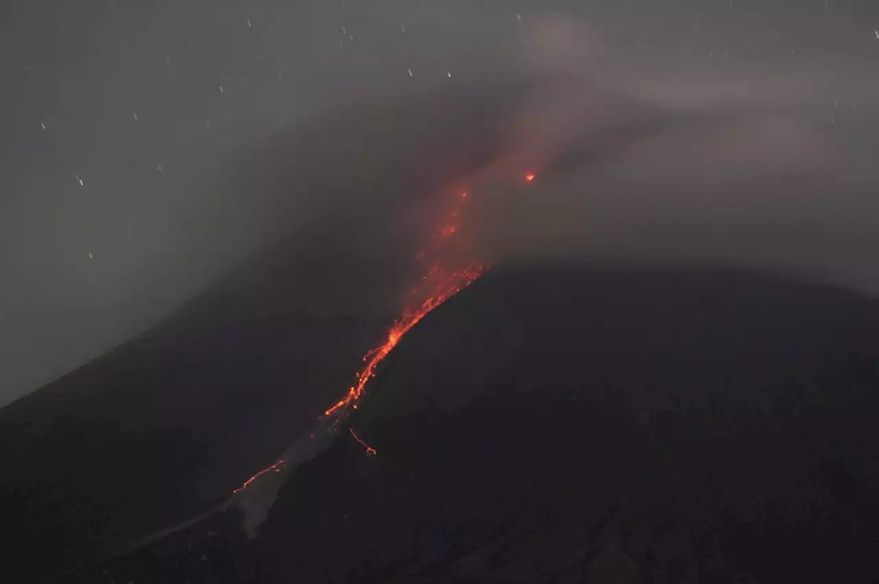 Indonesia's Merapi volcano erupts, spews hot lava | News24