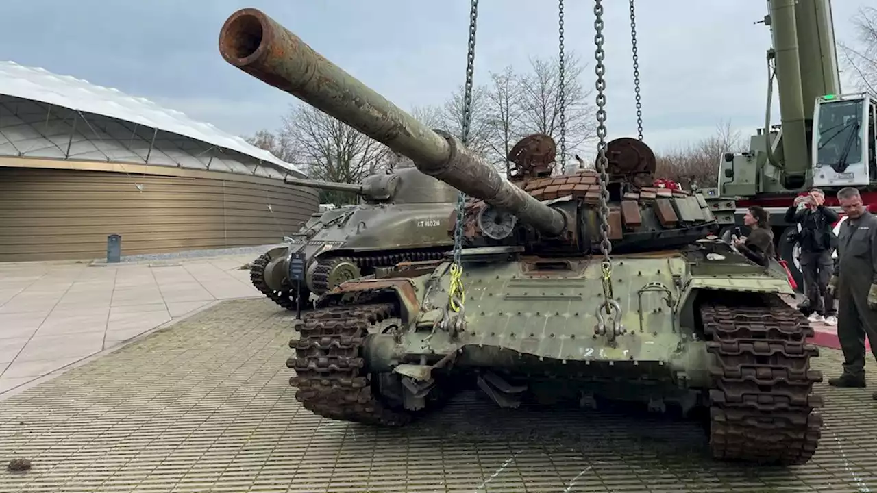 Een gehavende Russische tank op reis door Nederland als symbool voor de Oekraïense overwinning