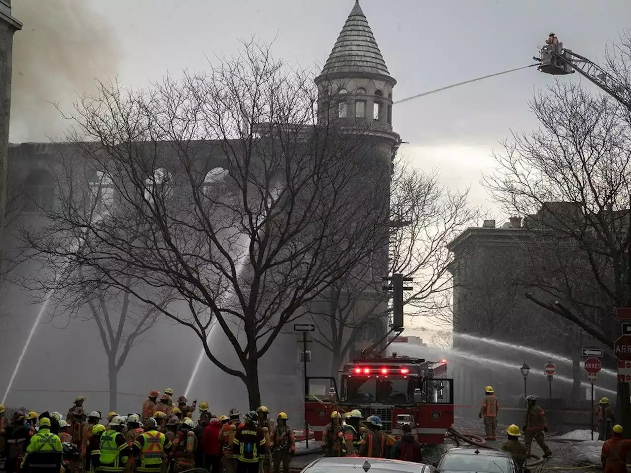 At least 6 people missing following Thursday's fire in Old Montreal