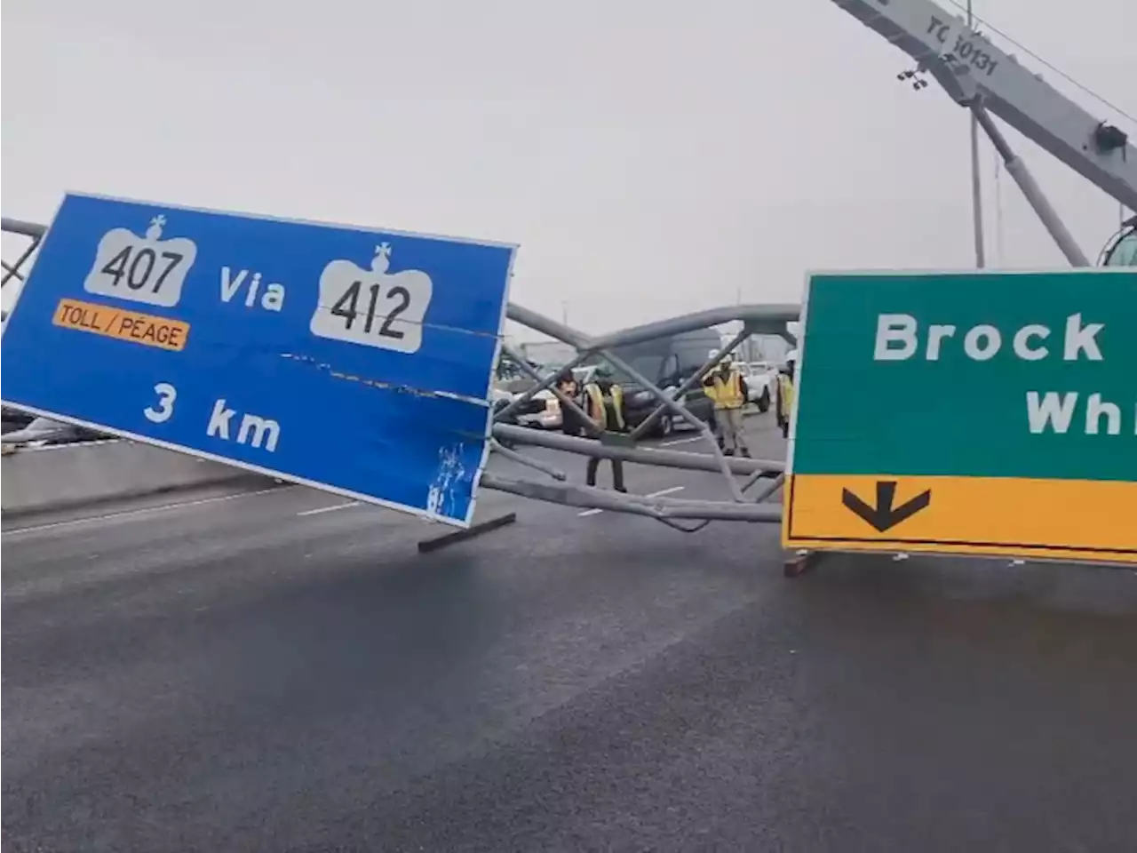 'SHOULD NEVER HAPPEN': Transport truck with box up brings down Hwy. 401 signs in Whitby