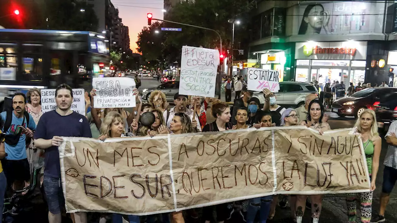 Protesta en Caballito por los cortes de luz | En la esquina de Acoyte y Rivadavia