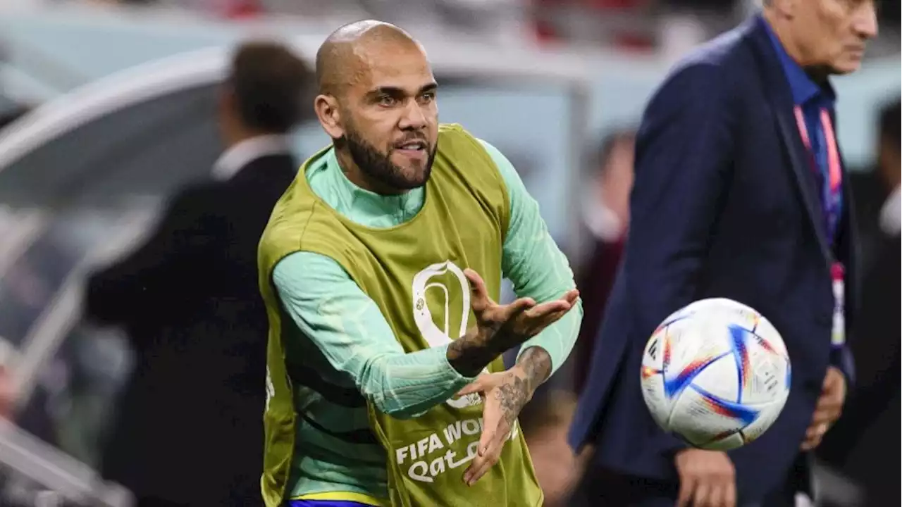 Dani Alves animó a sus compañeros de prisión a jugar futbol; recientemente anotó dos goles