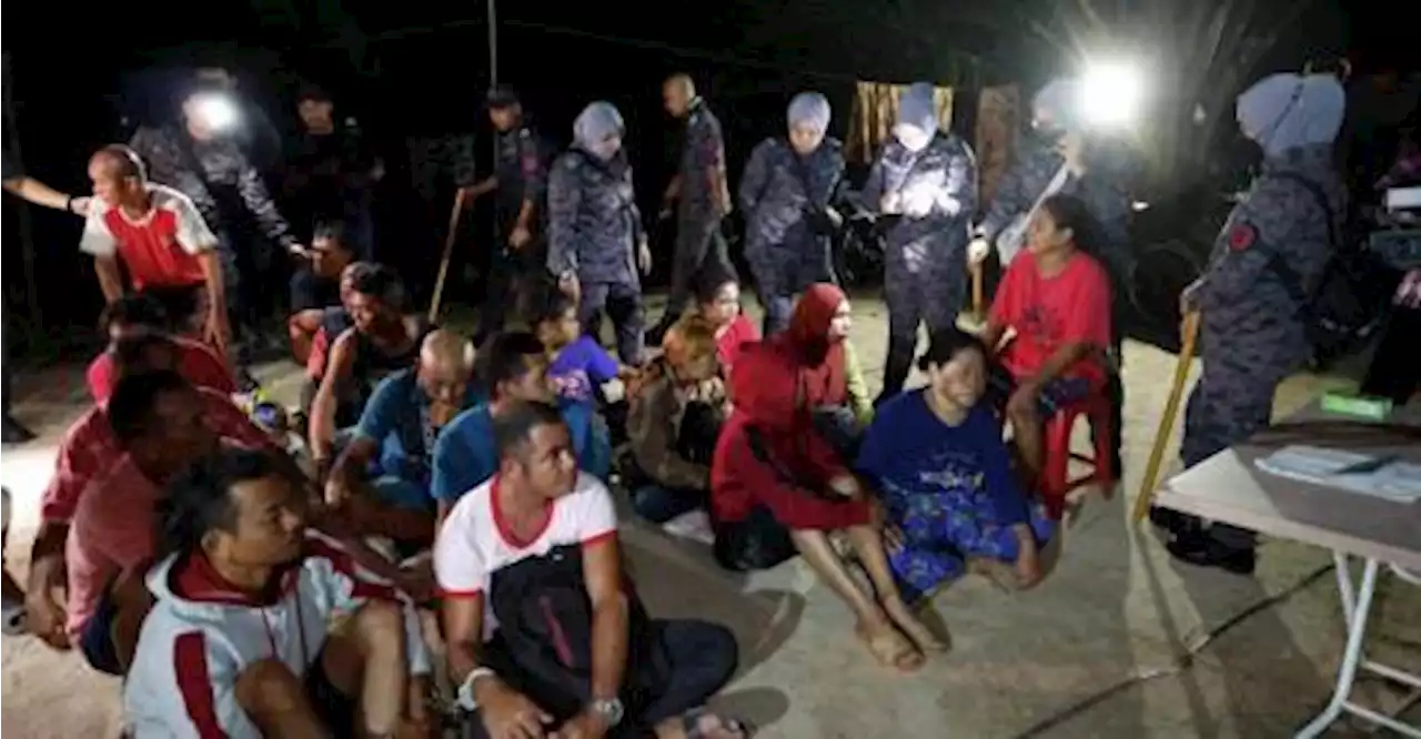 Immigration dept raids illegal settlement in Klang, nabs 61 immigrants