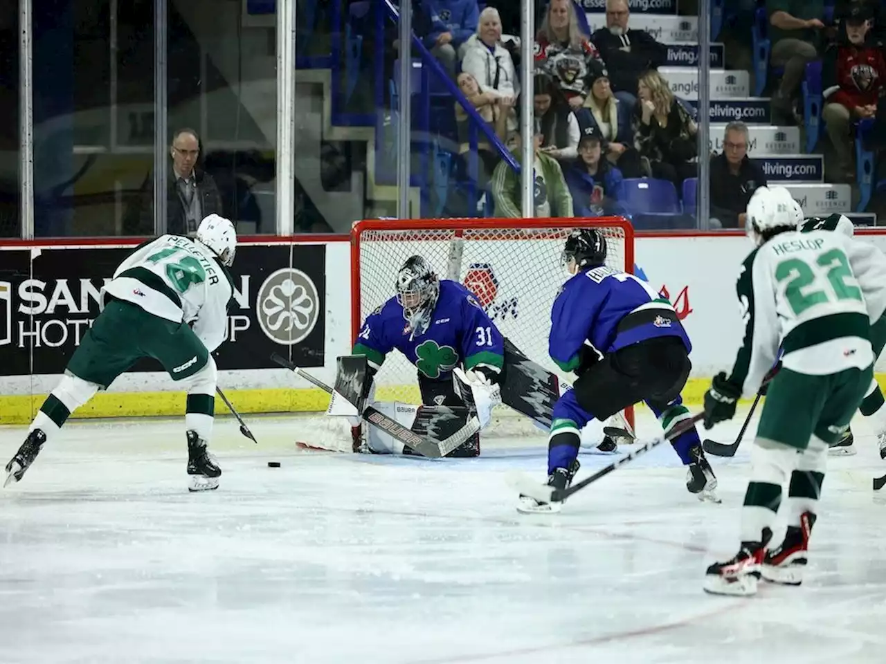 Vancouver Giants defenceman saves shutout by taking puck in face