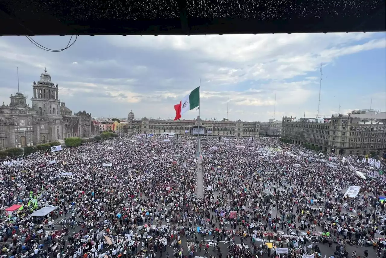 Simpatizantes de la 4T colapsan Zócalo: Llega AMLO a mitin por Aniversario de la Expropiación Petrolera