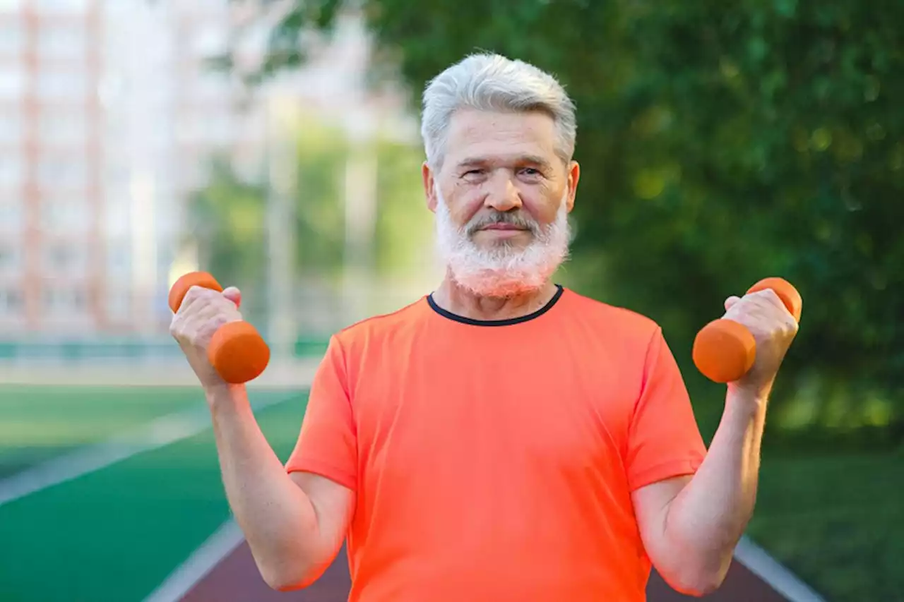 Más de 60 y en forma: cómo entrenar con pesas independientemente de nuestra edad