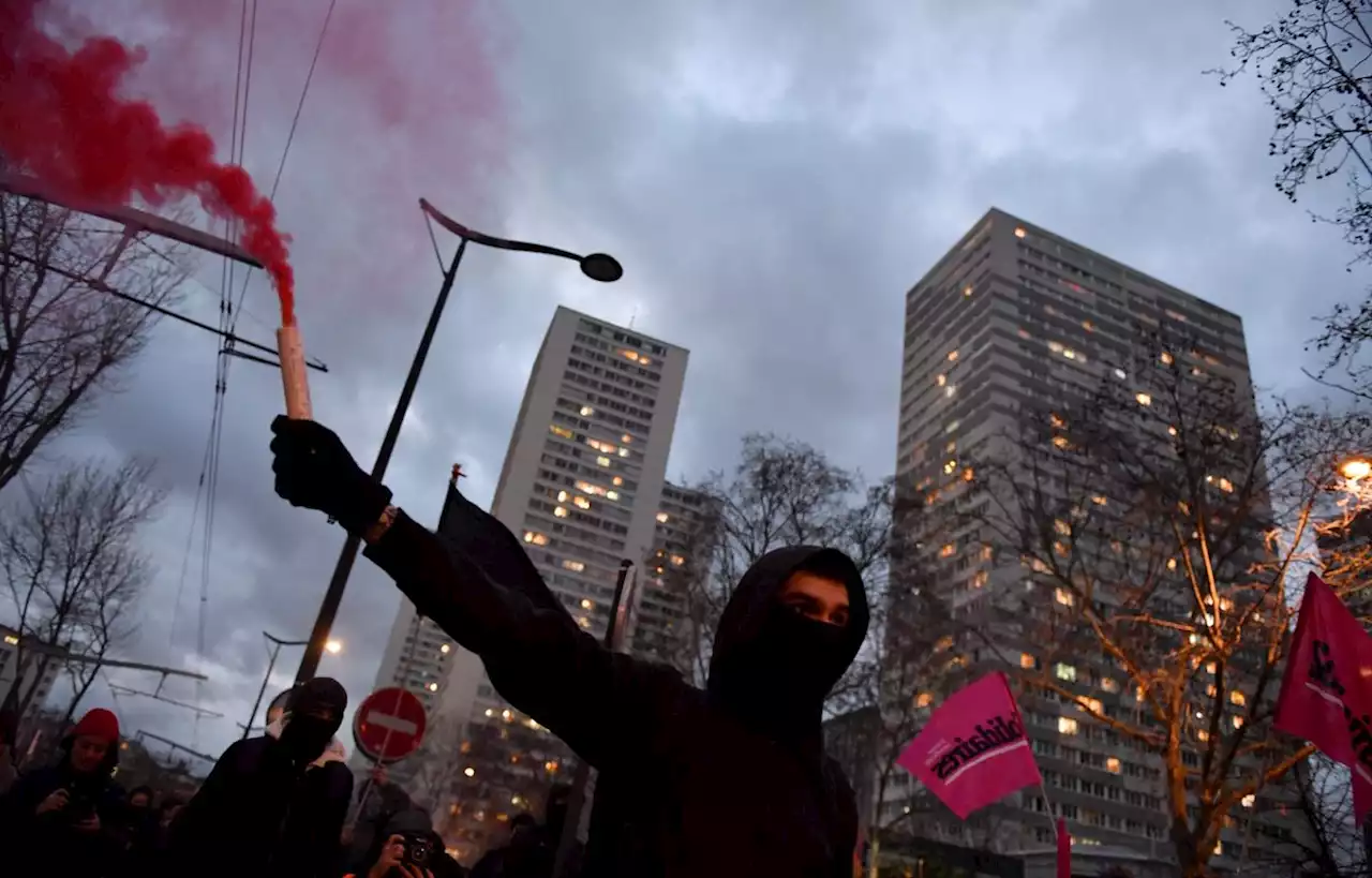 Heurts à Paris pour le troisième soir, manifestations dans toute la France