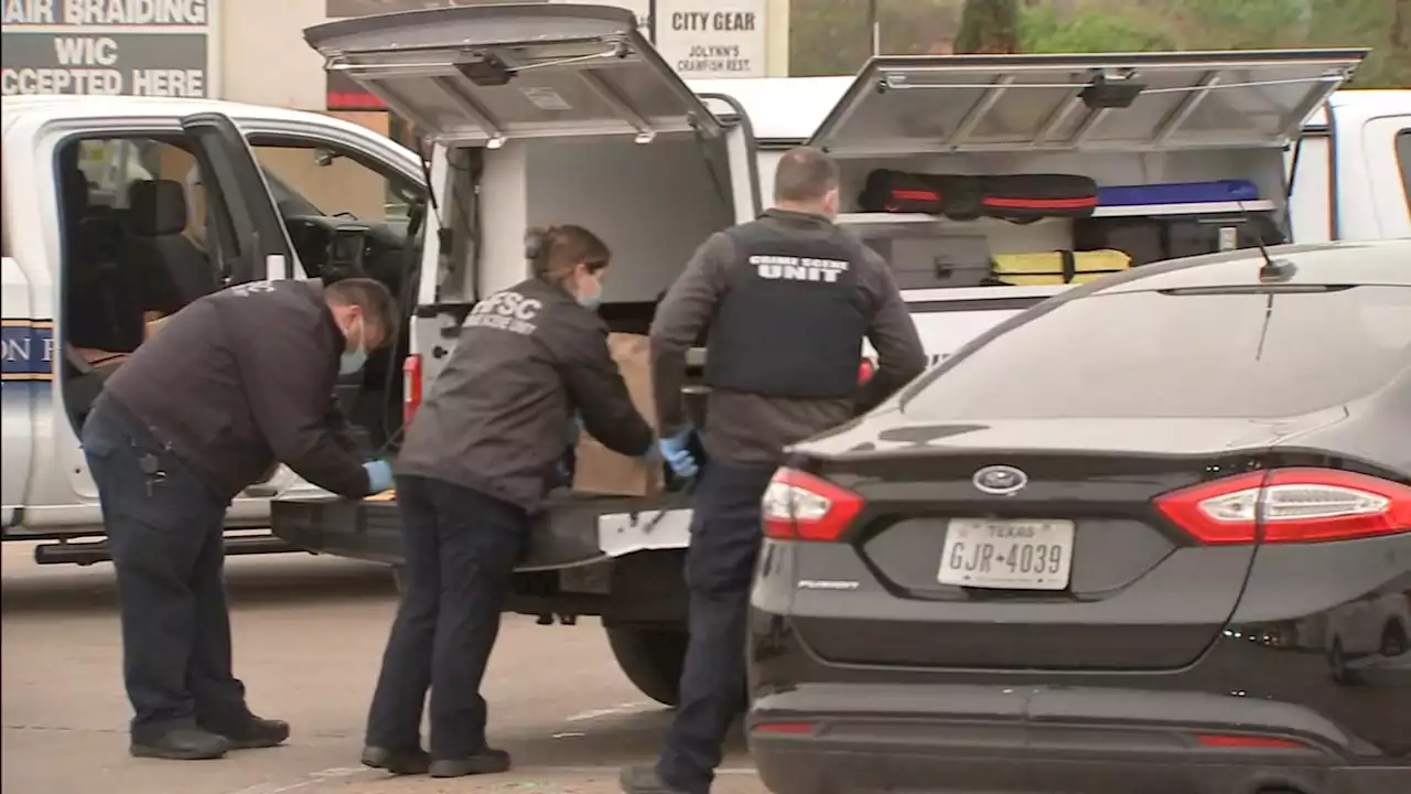 3 men found shot to death at strip center parking lot in SW Houston, police say