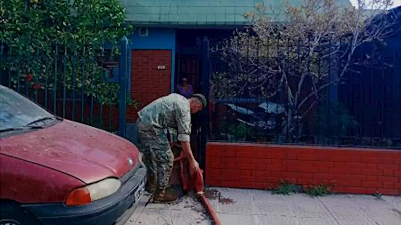 Las Fuerzas Armadas distribuyen agua en barrios del conurbano afectados por los cortes