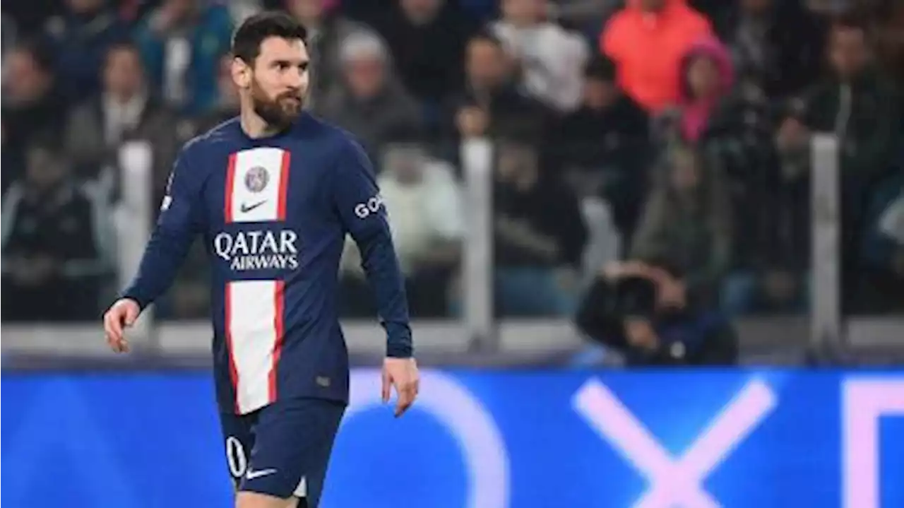 Un grupo de hinchas silbó a Messi en la presentación de la formación del PSG