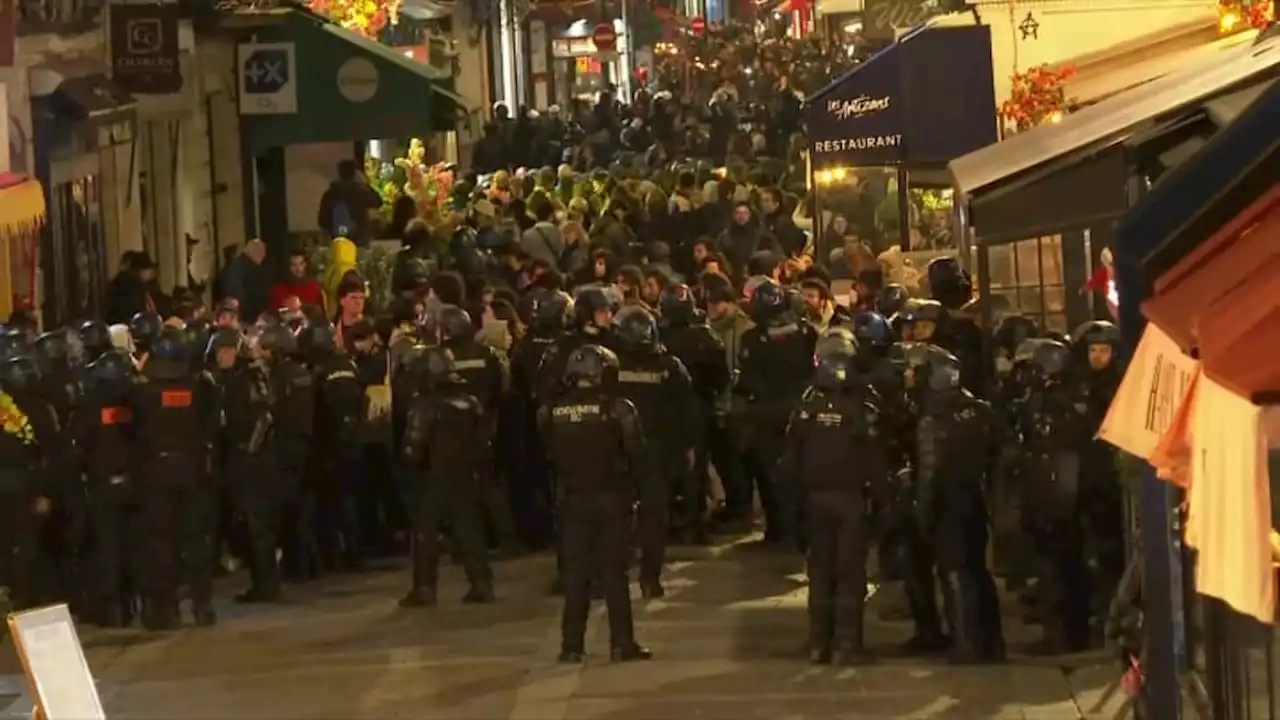 Retraites: six interpellations en marge d'une nouvelle manifestation improvisée à Paris