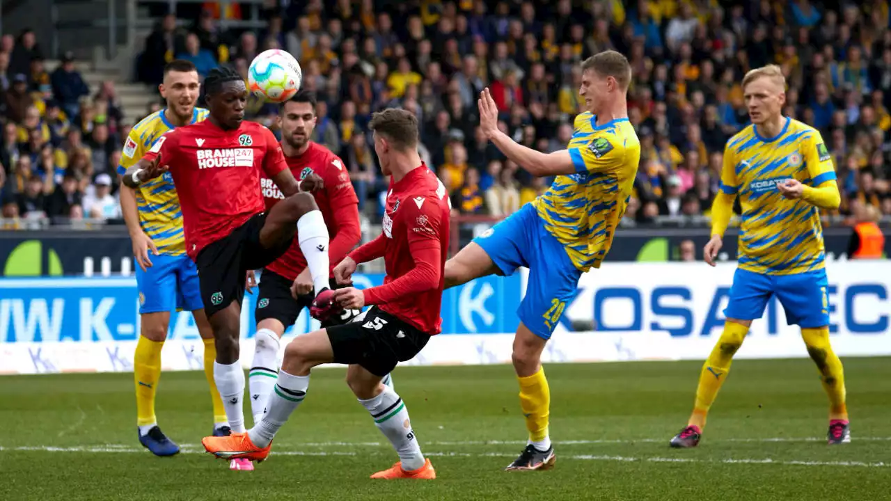 0:1 im Hass-Derby in Braunschweig: Feuer im Hannover-Block