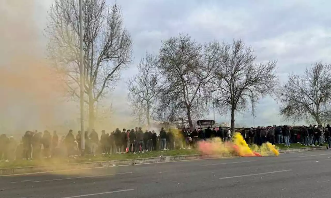 Lazio-Roma, scontri prima del derby tra i tifosi: ferito un agente di polizia!