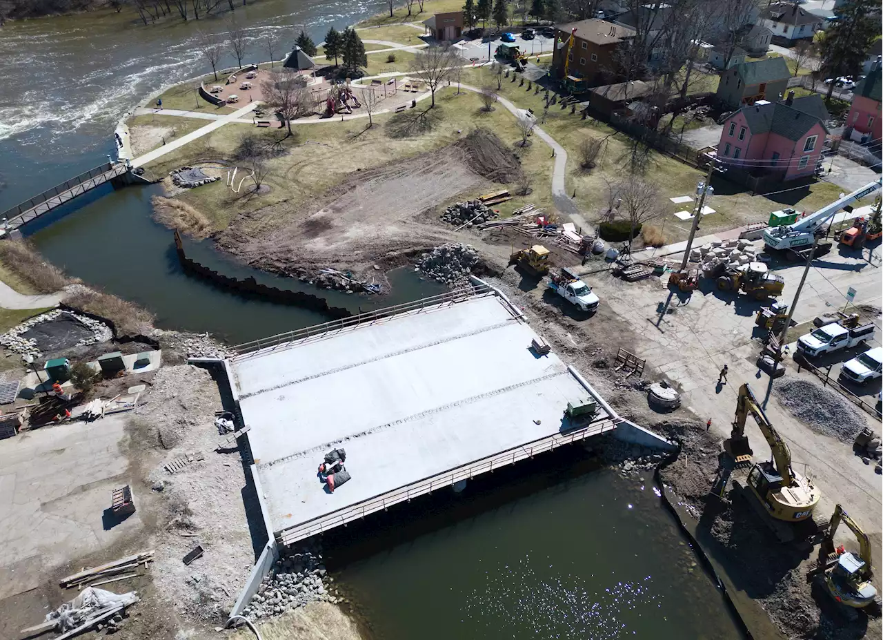 Suburban Skyview: Algonquin's Riverwalk and Harrison Street bridge project