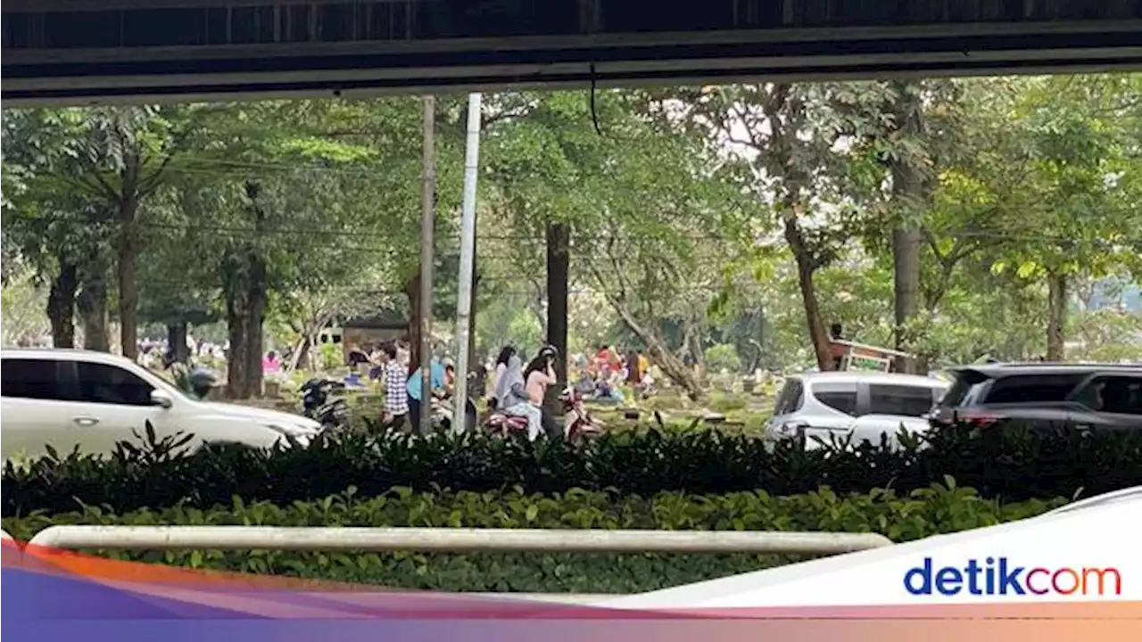 TPU Menteng Pulo Jaksel Ramai Peziarah, Jalan Casablanca Macet