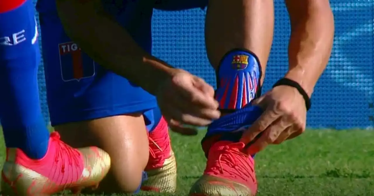 Video: las curiosas canilleras europeas de un jugador de Tigre