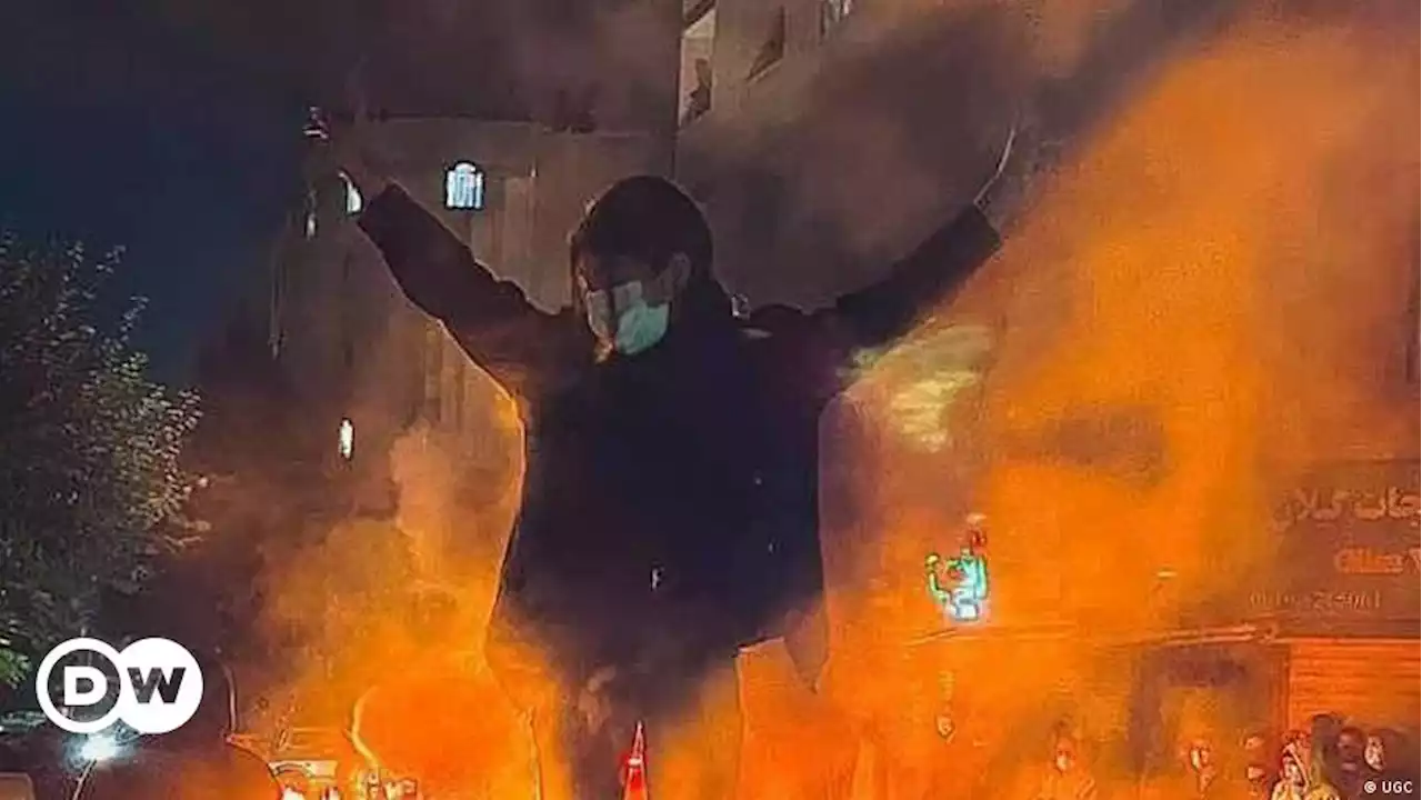 ۱۴۰۱؛ سال دامن‌گستر شدن انقلاب – DW – ۱۴۰۱/۱۲/۲۸