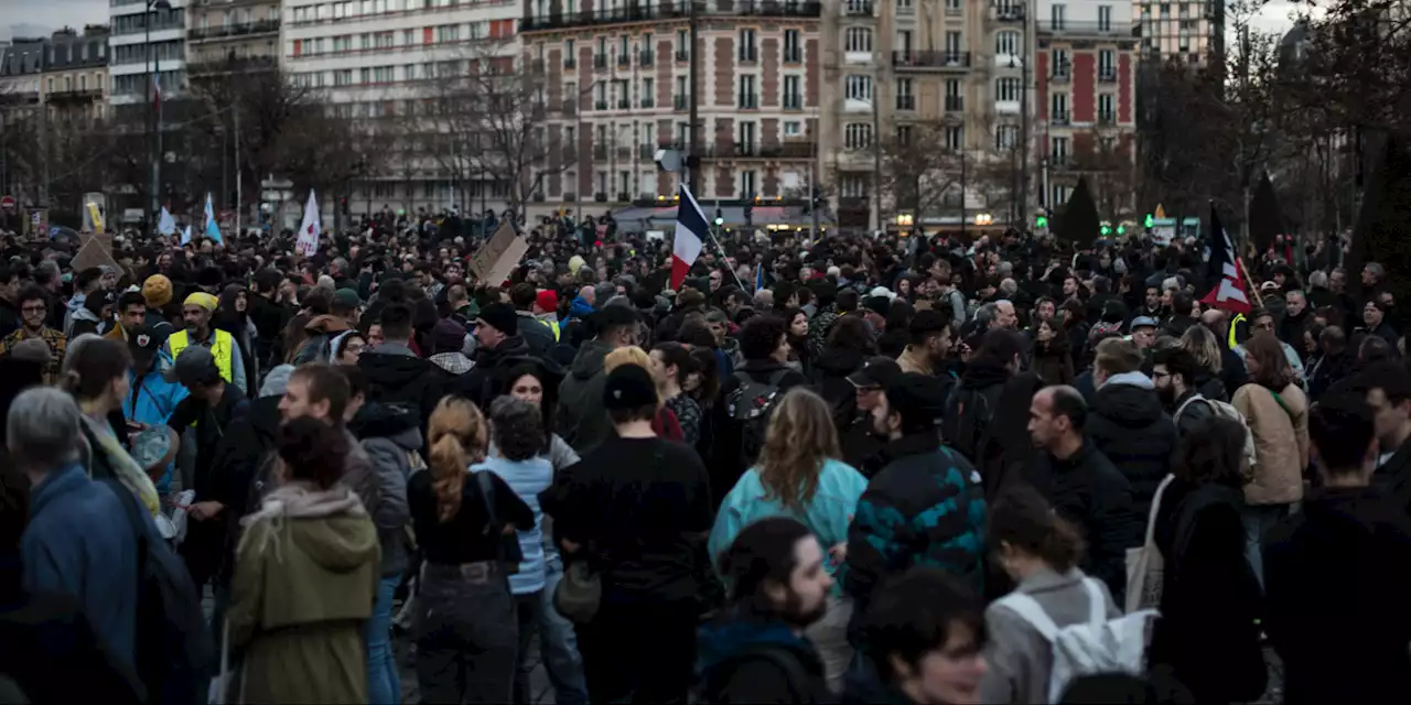 Réforme des retraites : des manifestants investissent le quartier des Halles à Paris