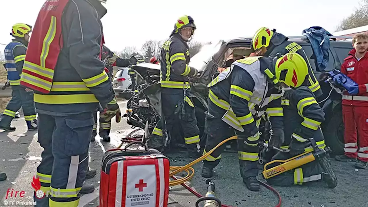 Bgld: Drei Eingeklemmte bei schwerer Frontalkollision am B50-Autobahnzubringer in Markt Allhau