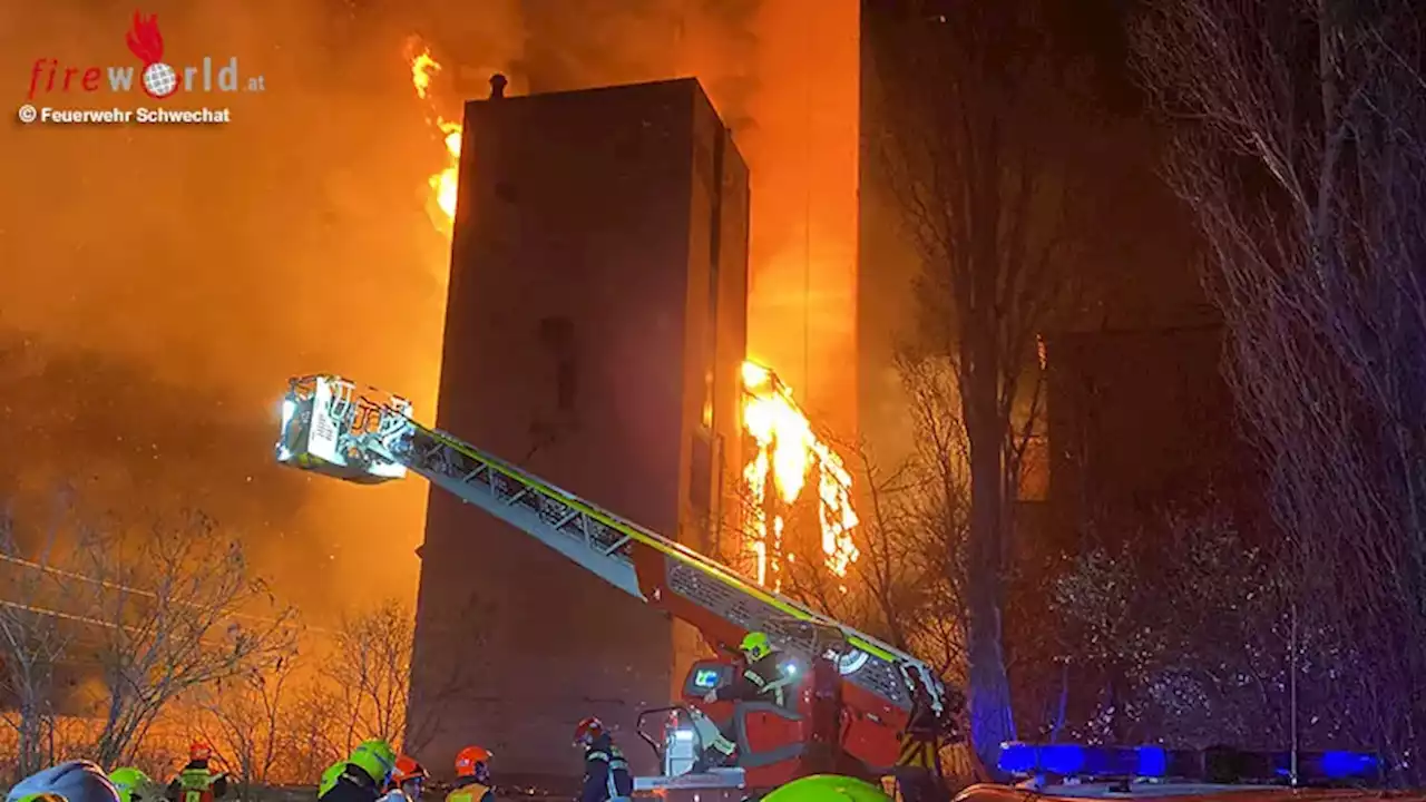 Nö: Großbrand in Schwechat → Gebäude brennt zwischen zwei Silos