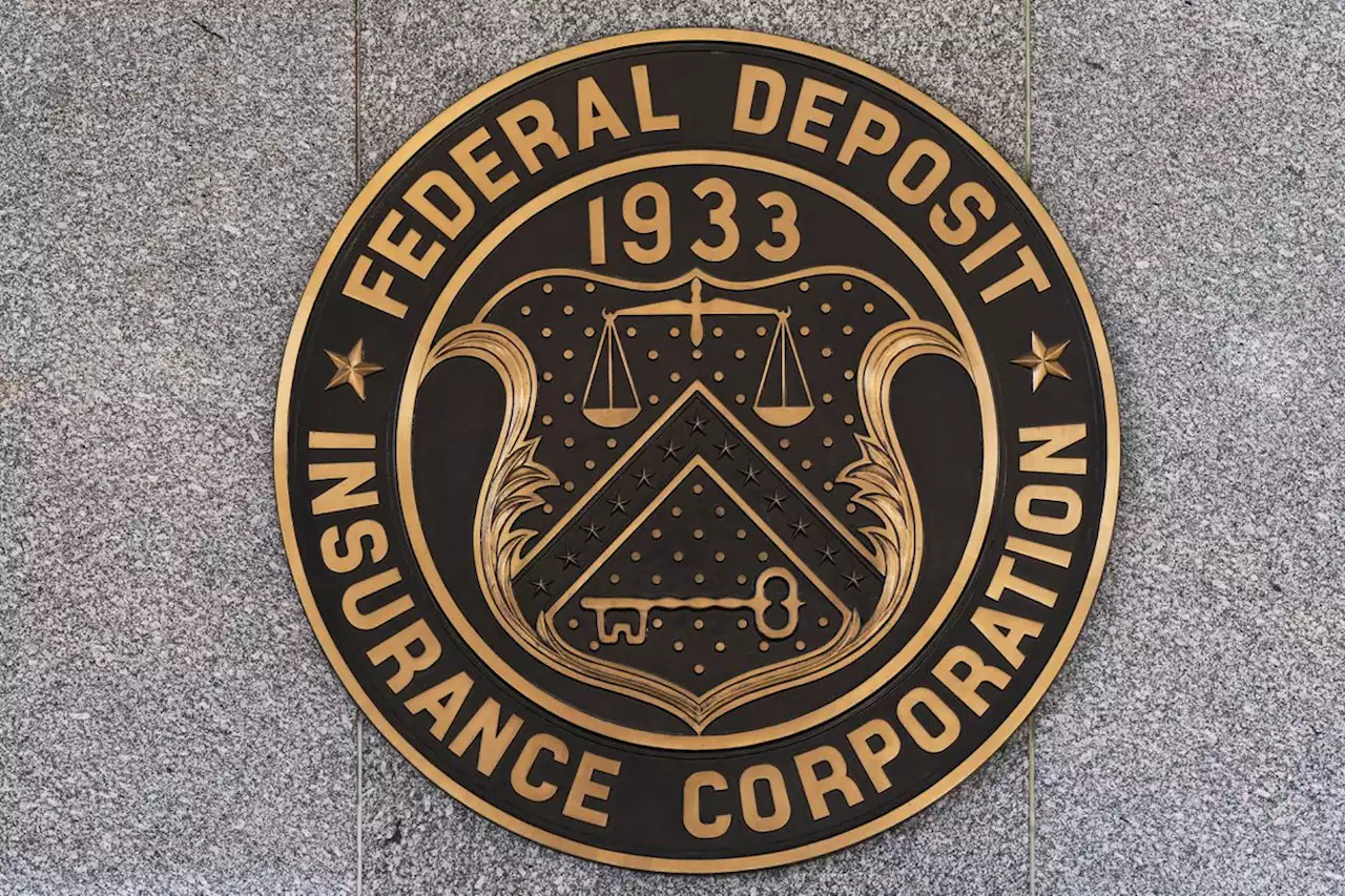 Midsize U.S. banks ask FDIC to insure all deposits for two years