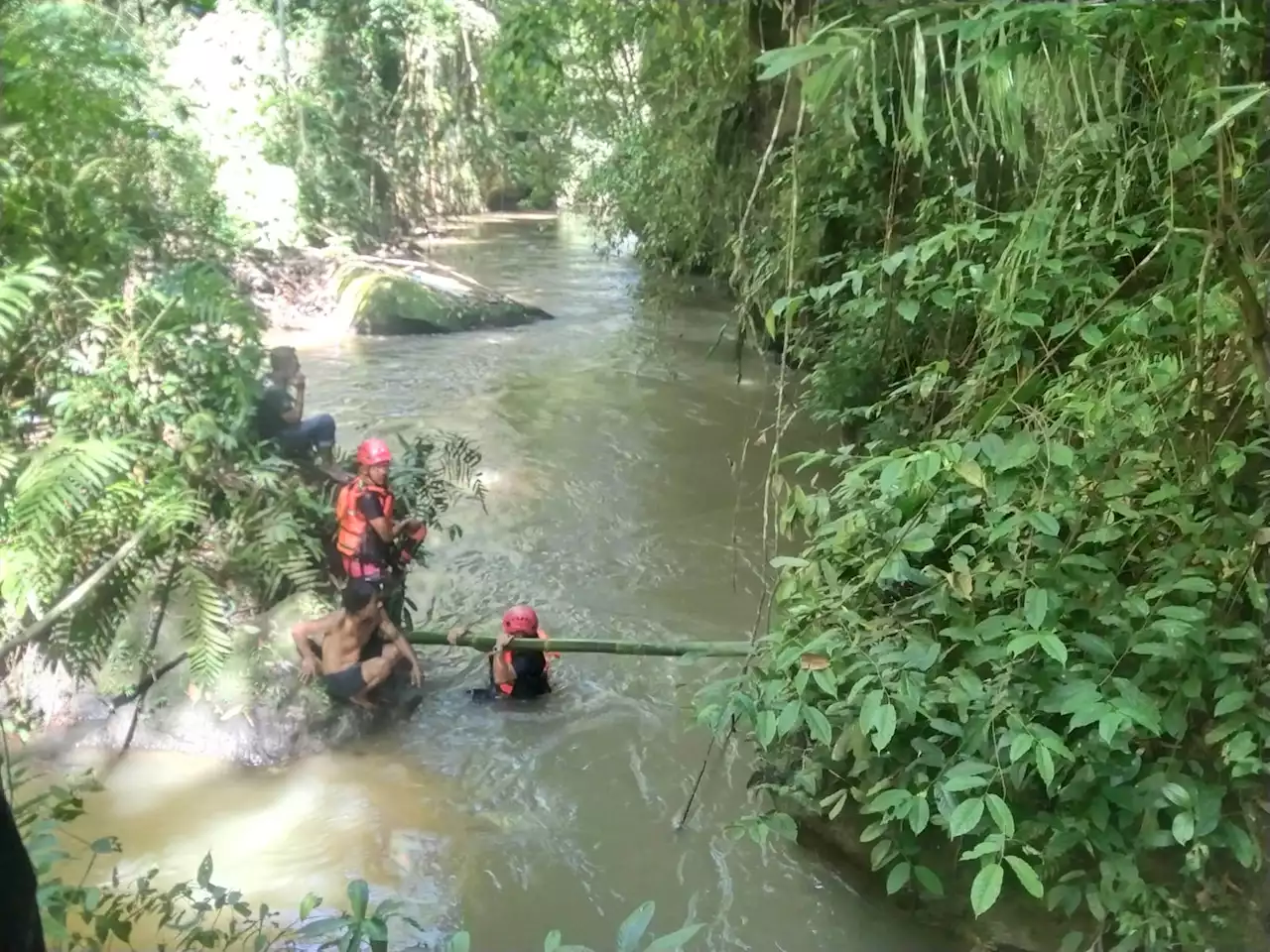 Bocah 8 Tahun Hanyut di Sungai Karo Belum Ditemukan, Tim SAR Lanjutkan Pencarian