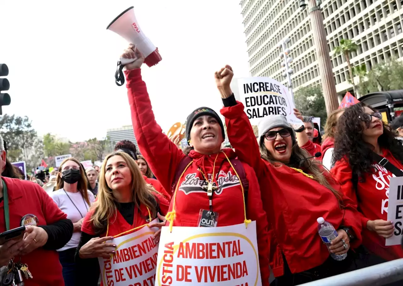 Picket lines announced for Tuesday as hope fades for strike-averting LAUSD deal