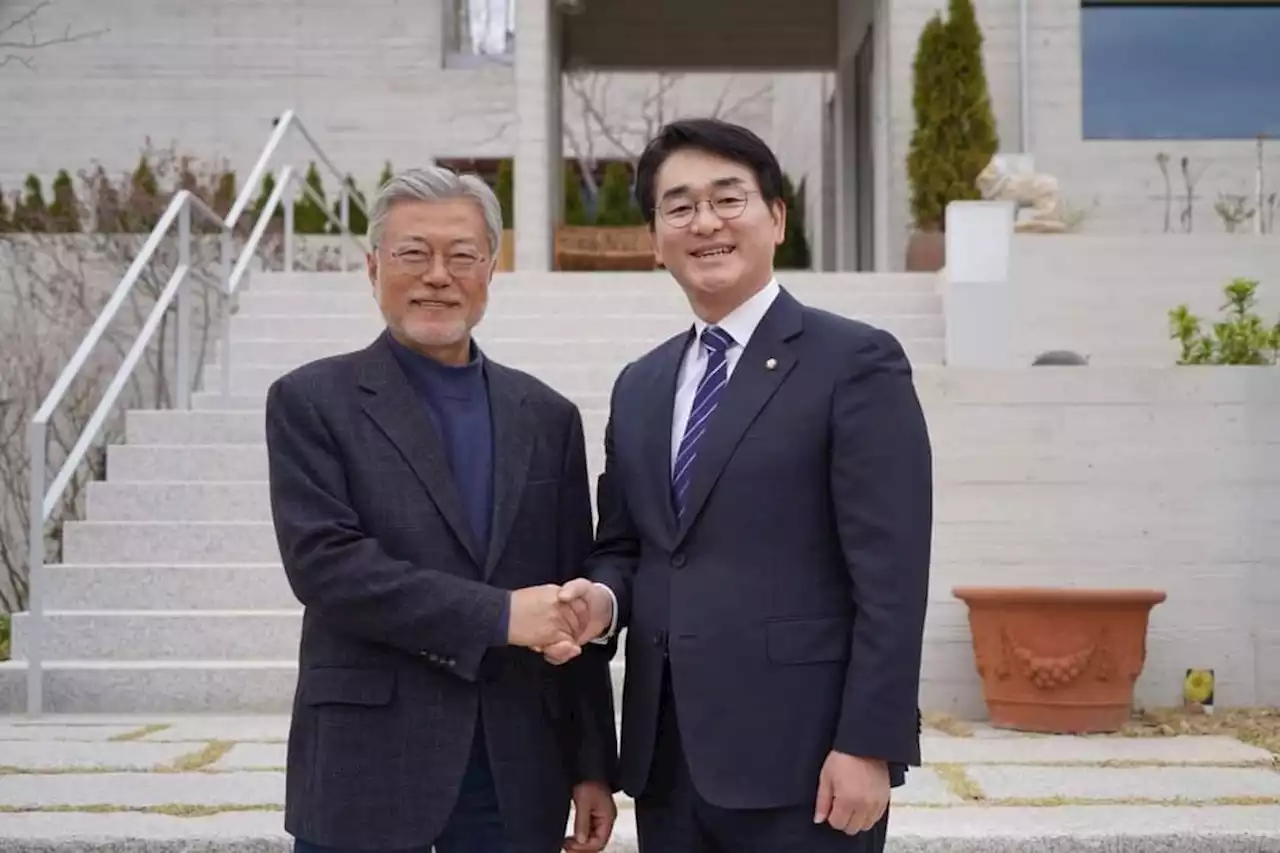 박용진 만난 문 전 대통령 '민주당, 달라지고 결단하면 신뢰 얻을 것'