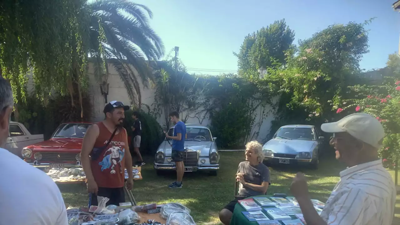 'La gente siempre tiene alguna historia con algún auto' | La muestra del Club de Amigos de Autos Antiguos en Lomas de Zamora