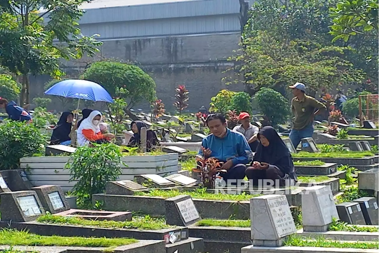 Peziarah Padati TPU Babakan Ciparay Bandung Jelang Ramadhan |Republika Online