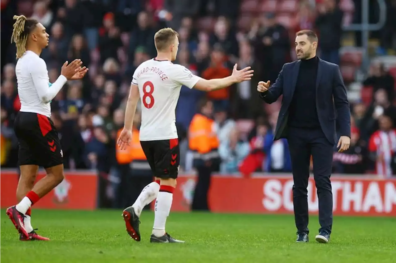 Soccer-Ward-Prowse stoppage time penalty earns Southampton comeback draw against Spurs