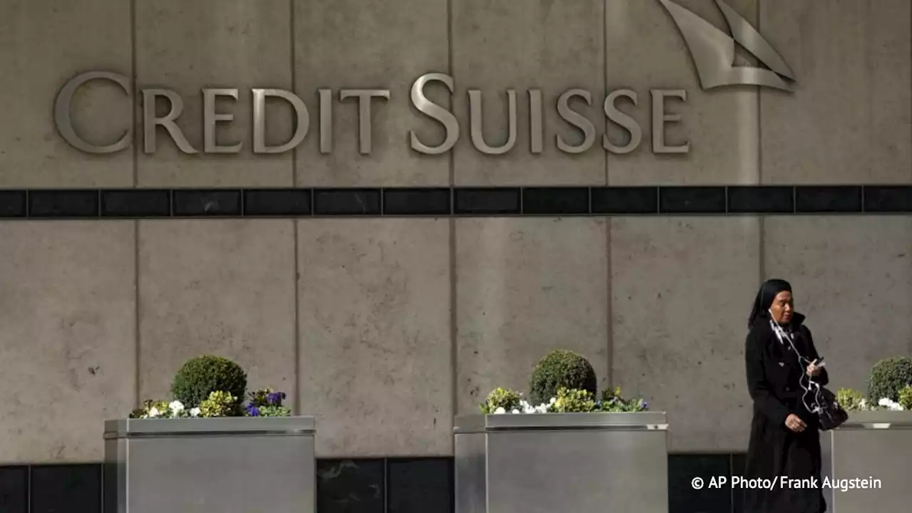 Крупнейший банк Швейцарии UBS приобрел Credit Suisse