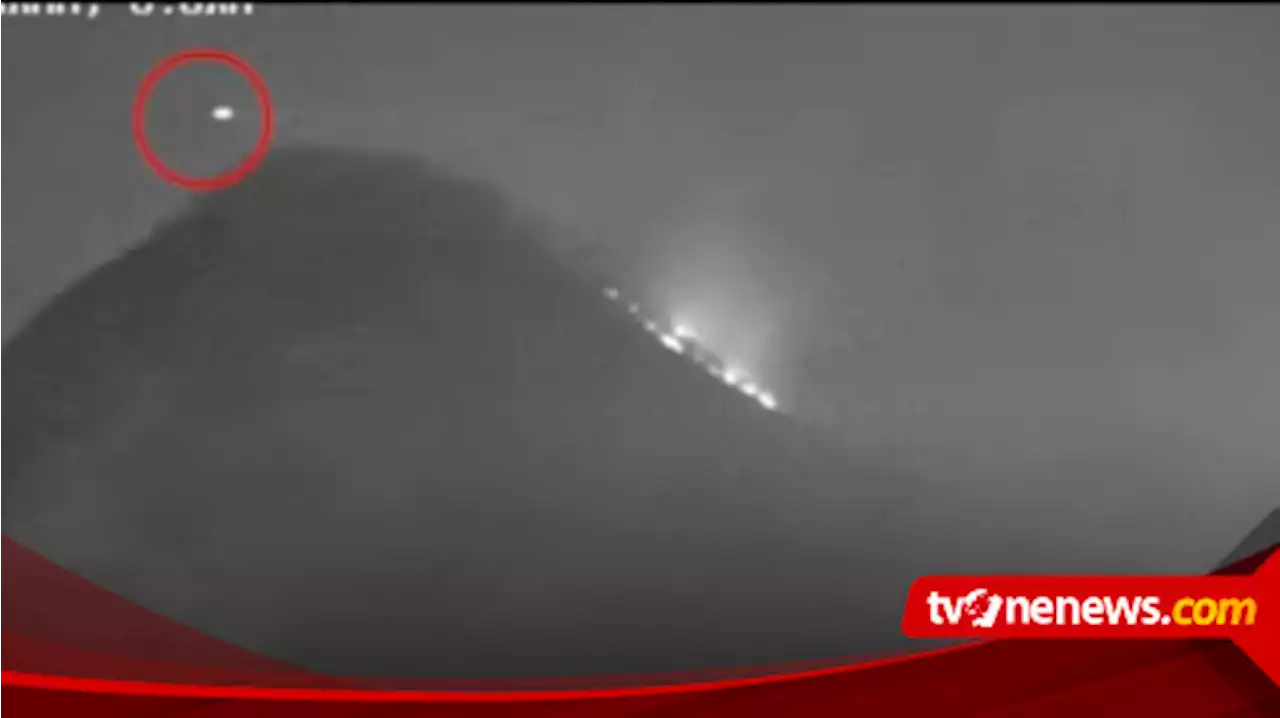 Penampakan UFO Melintas di Atas Gunung Merapi, Netizen: Itu Pesawat!