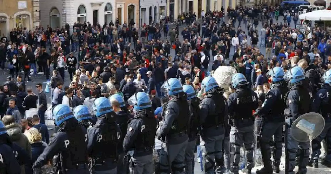 Oproep Rome valt niet goed bij Feyenoord-fans: 'Dan moet het in ander land'