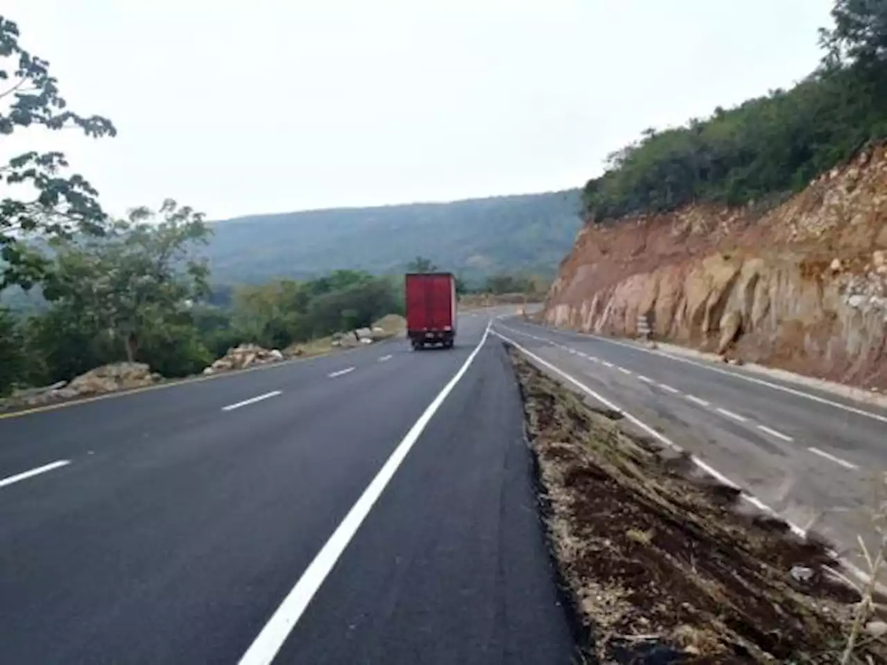 Por caída de rocas hay cierre total en la vía Bogotá-Girardot